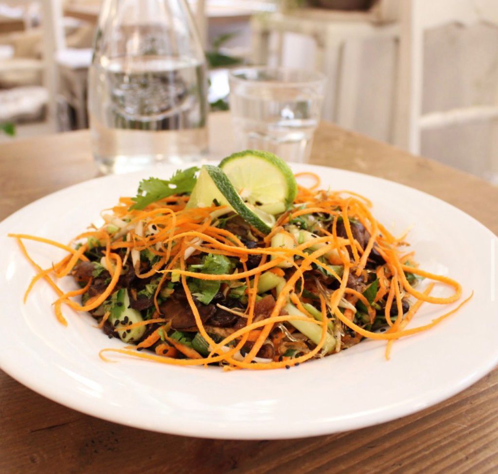 MyRaw kuchařka: zdravé raw recepty, které chutnají i vyživují tělo i duši